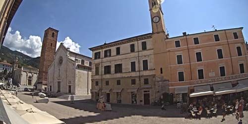 Place du Duomo à Pietrasanta Webcam - Massa