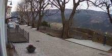 Gasse auf einem Hintergrund der Berge Webcam - Buzet