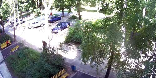 Hof eines Wohngebäudes auf den Helden Webcam - Kharkov