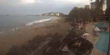 Holiday Inn Beach in Ixtapa Webcam - Zihuatanejo