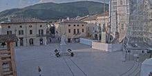 Piazza con il monumento a San Giuseppe Benedetto Webcam - Norcia