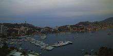 Belle yacht dans le port Webcam - Acapulco