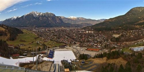 Sprungschanze. Stadtpanorama Webcam - Garmisch-Partenkirchen