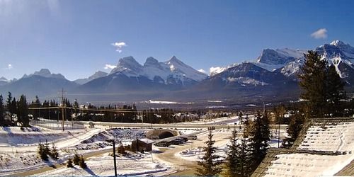 Mountain View Three Sisters de A Bear & Bison Inn Webcam - Canmore