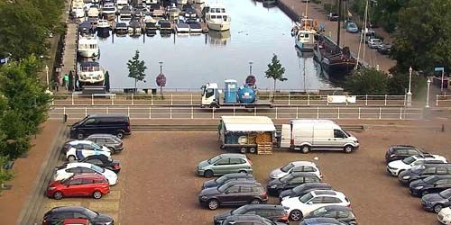 WebKamera Zwolle - Damm und Yachthafen mit Yachten im Vorort Genemuiden