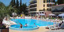 WebKamera Aluschta - Swimmingpool des Hotels Demerji