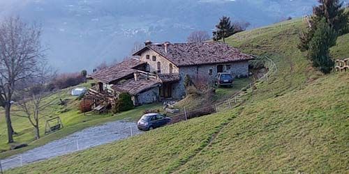 WebKamera Bergamo - Das Gajo Valley ist ein Haus in den Bergen