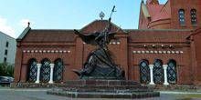 WebKamera Minsk - Skulptur des Erzengels Michael