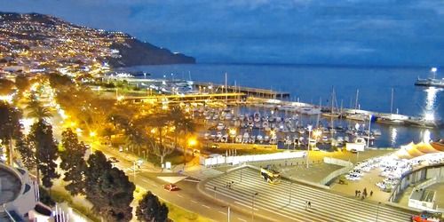 Webсam Funchal - Port de plaisance de la ville. Panorama de la mer.